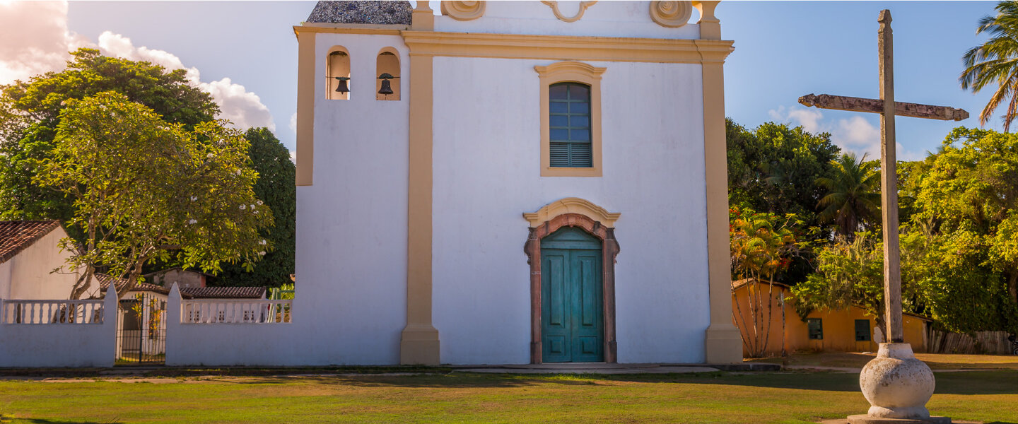 quando cansar de praias maravilhosas conheça a 1º igreja do brasil.